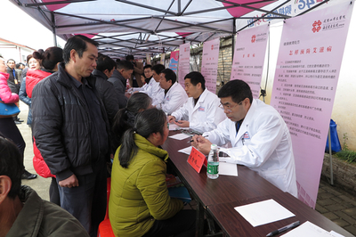 省衛(wèi)生計生委醫(yī)療專家義診咨詢服務(wù)受歡迎